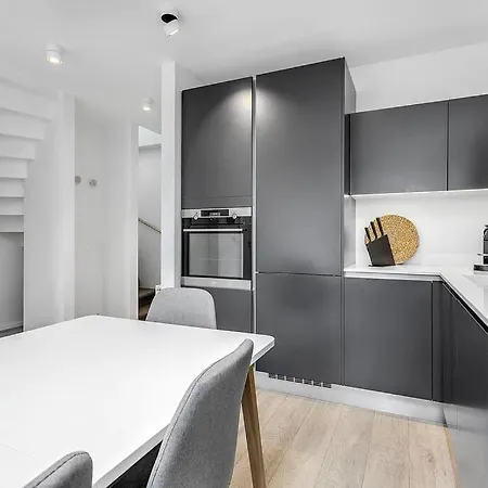 Luxury Nest 2b, 1b-heart Of Downtown-free Parking * Reikiavik