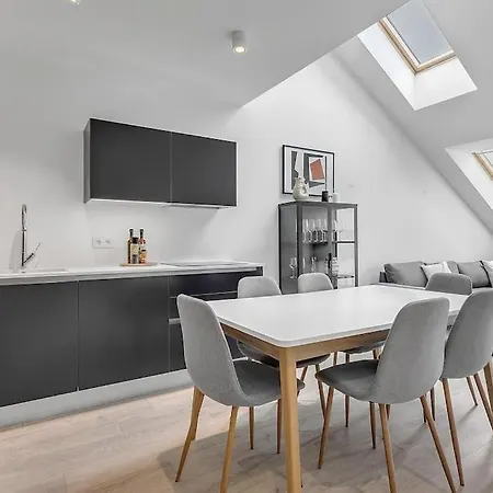 Luxury Nest 2b, 1b-heart Of Downtown-free Parking